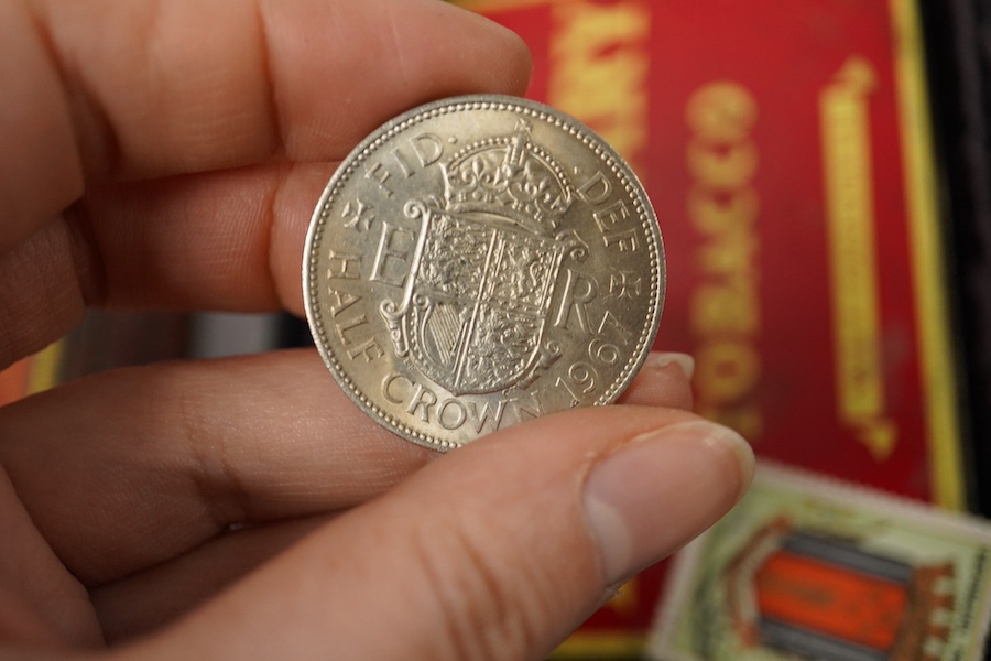 Assorted coinage to include Queen Victoria one shilling 1899 and Edward VII crown 1909. Condition - varies